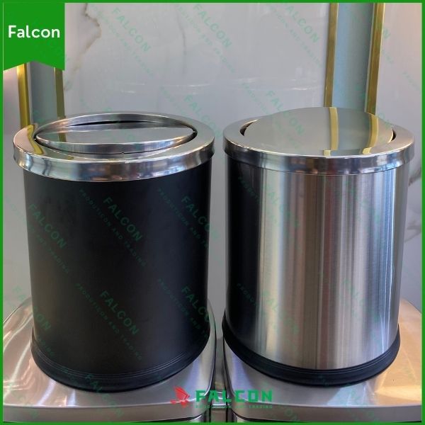 Thùng rác nắp bập bênh được công ty Facon cung cấp với 2 màu đen và bạc